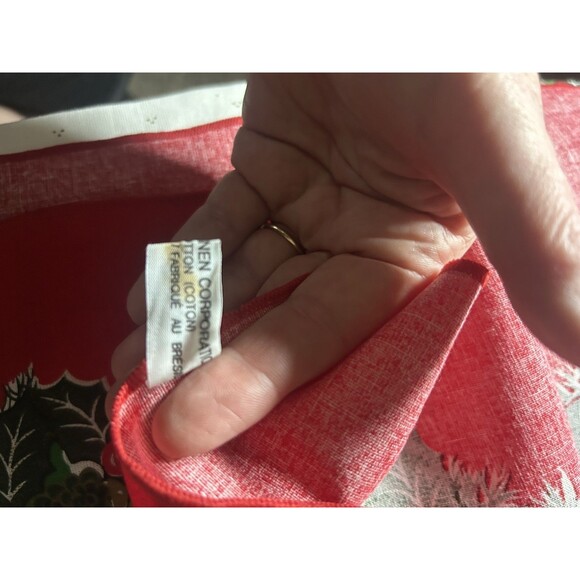 SunWeave Tablecloth Red Holly Christmas Vtg Rectangle Winter Pinecones 60 X 100" - Picture 9 of 11